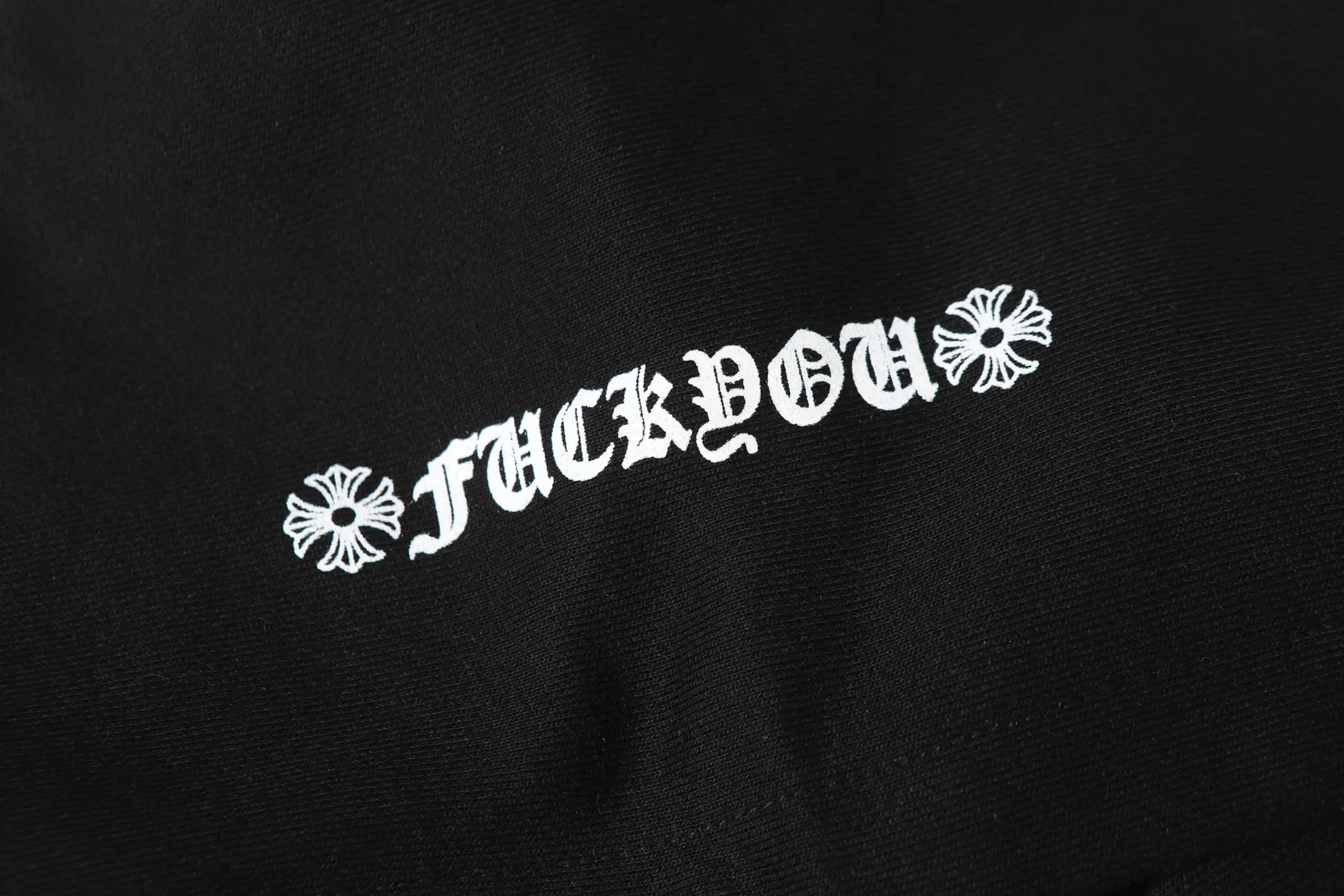 P240 3117 cross-border running quantity model. If you are pursuing quality, please do not place an order. -Chrome Hearts/Chrome Hearts Daughter Sanskrit printed hooded sweatshirt -High weight, high density and high quality. The wool is soft, delicate and skin-friendly. It feels soft and silky. It has excellent warmth and skin-friendly properties. S M L XL